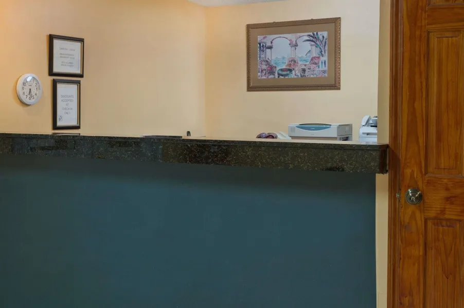 Super 8 by Wyndham Chipley hotel detail image 2