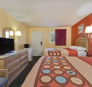 Super 8 by Wyndham Chipley hotel detail image 4