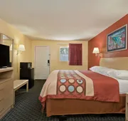 Super 8 by Wyndham Chipley hotel detail image 5
