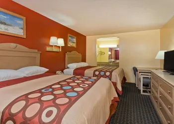 Super 8 by Wyndham Chipley hotel thumbnail 6