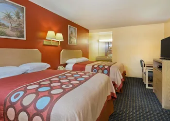 Super 8 by Wyndham Chipley hotel thumbnail 7