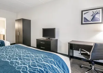 Comfort Inn University hotel thumbnail 6