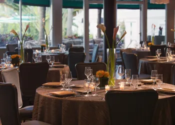 Kimpton Surfcomber Hotel by IHG hotel thumbnail 2