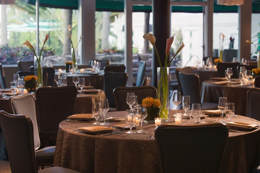 Kimpton Surfcomber Hotel by IHG hotel detail image 2