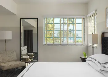 Kimpton Surfcomber Hotel by IHG hotel thumbnail 8