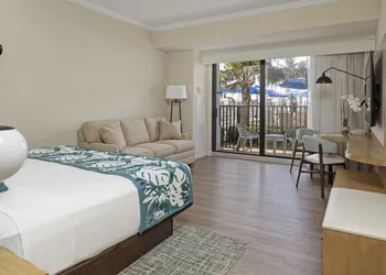 Opal Grand Oceanfront Resort & Spa hotel thumbnail 6