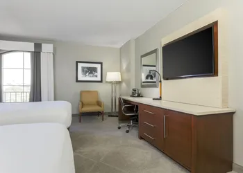 DoubleTree by Hilton Austin - University Area hotel thumbnail 8