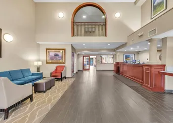 Comfort Suites Lakewood - Denver hotel thumbnail 2
