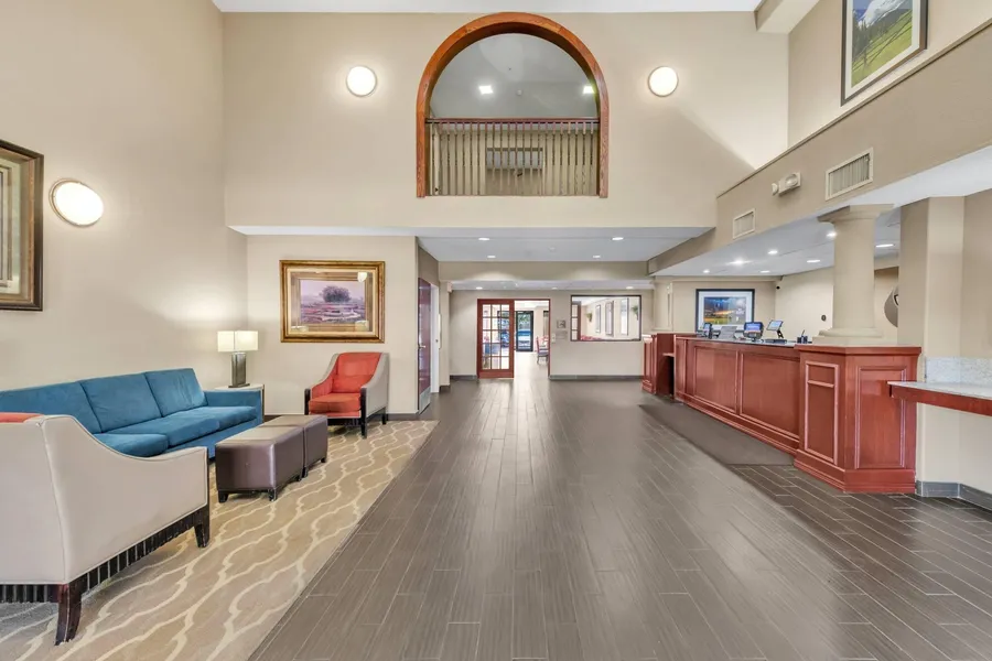 Comfort Suites Lakewood - Denver hotel detail image 2