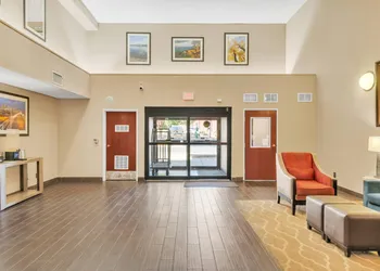 Comfort Suites Lakewood - Denver hotel thumbnail 8