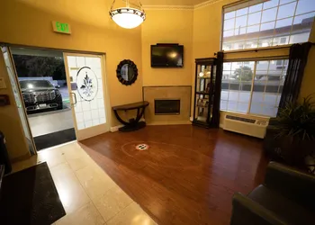 Mid City Inn and Suites hotel thumbnail 3
