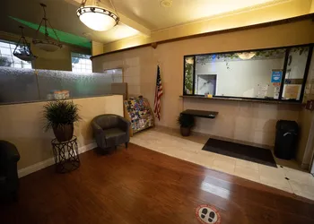 Mid City Inn and Suites hotel thumbnail 4