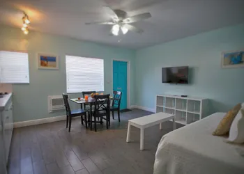Hollywood Beachside Boutique Suites hotel thumbnail 5