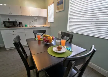 Hollywood Beachside Boutique Suites hotel thumbnail 6