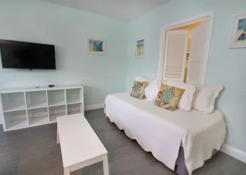 Hollywood Beachside Boutique Suites hotel thumbnail 7