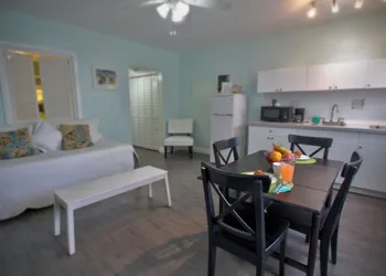 Hollywood Beachside Boutique Suites hotel thumbnail 8