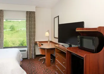 Hampton Inn & Suites Pittsburgh-Meadow Lands hotel thumbnail 6