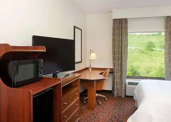 Hampton Inn & Suites Pittsburgh-Meadow Lands hotel thumbnail 7