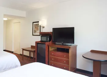 Hampton Inn & Suites Pittsburgh-Meadow Lands hotel thumbnail 8