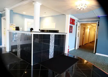 Lakeside Inn hotel thumbnail 8
