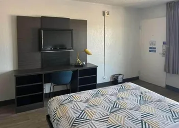 Motel 6 Spring Hill, FL - Weeki Wachee hotel thumbnail 7