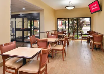 Red Roof Inn & Suites Columbus - West Broad hotel thumbnail 2