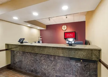 Red Roof Inn & Suites Columbus - West Broad hotel thumbnail 4