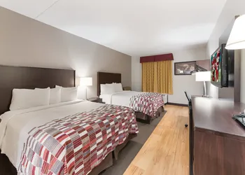 Red Roof Inn & Suites Columbus - West Broad hotel thumbnail 6