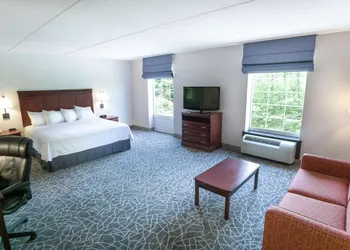 Hampton Inn & Suites Berkshires-Lenox hotel thumbnail 6