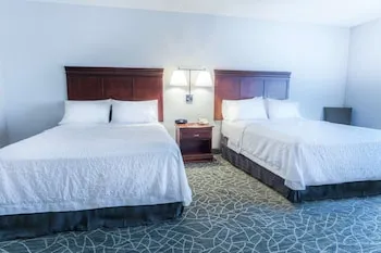 Hampton Inn & Suites Berkshires-Lenox hotel thumbnail 8