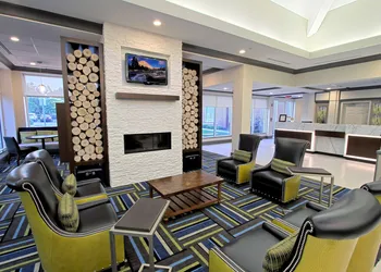 Hilton Garden Inn Westbury hotel thumbnail 3