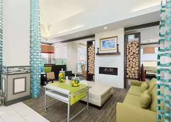 Hilton Garden Inn Westbury hotel thumbnail 4
