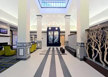 Hilton Garden Inn Westbury hotel thumbnail 6