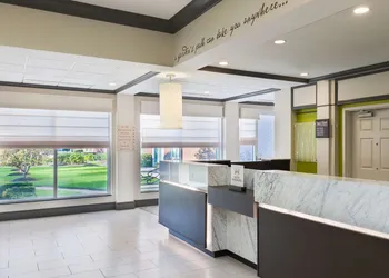 Hilton Garden Inn Westbury hotel thumbnail 8