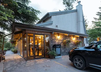 Tunnel Mountain Resort hotel thumbnail 2