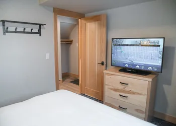 Tunnel Mountain Resort hotel thumbnail 6