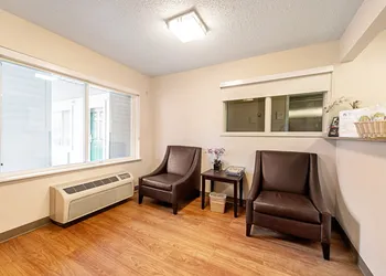 HomeTowne Studios by Red Roof Tacoma - Puyallup hotel thumbnail 3