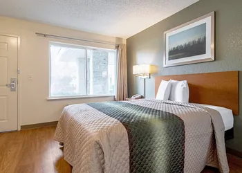 HomeTowne Studios by Red Roof Tacoma - Puyallup hotel thumbnail 6