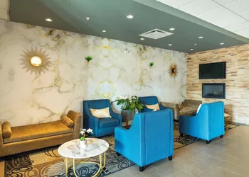 Comfort Inn Surrey Hotel hotel thumbnail 6