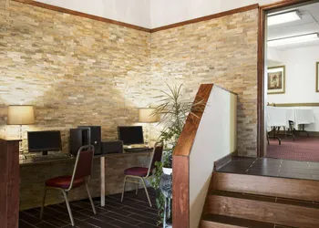 Ramada by Wyndham Pittsburgh/New Stanton hotel thumbnail 3