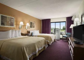 Ramada by Wyndham Pittsburgh/New Stanton hotel thumbnail 4