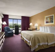 Ramada by Wyndham Pittsburgh/New Stanton hotel detail image 5