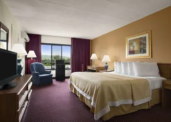 Ramada by Wyndham Pittsburgh/New Stanton hotel thumbnail 5