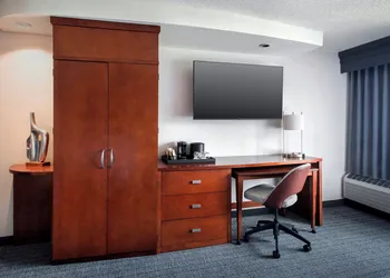 Courtyard by Marriott Paramus hotel thumbnail 8
