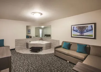 La Quinta Inn & Suites by Wyndham Walker - Denham Springs hotel thumbnail 8