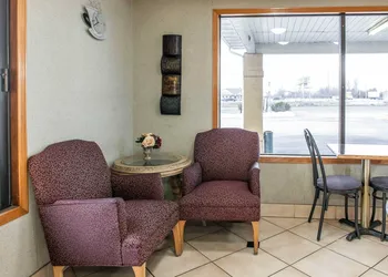 Econo Lodge Seymour hotel thumbnail 6