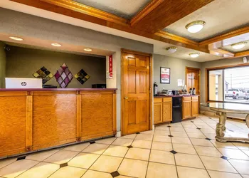 Econo Lodge Seymour hotel thumbnail 7