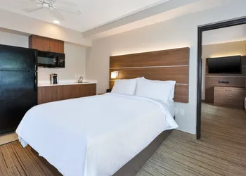 Holiday Inn Express & Suites Petoskey by IHG hotel thumbnail 2
