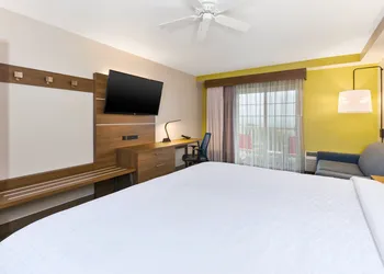 Holiday Inn Express & Suites Petoskey by IHG hotel thumbnail 4