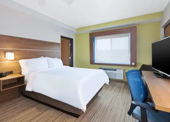 Holiday Inn Express & Suites Petoskey by IHG hotel thumbnail 5